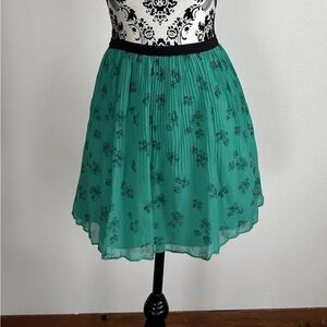 Victoria's Secret Women Green Floral Casual Sheer  Skirt 10